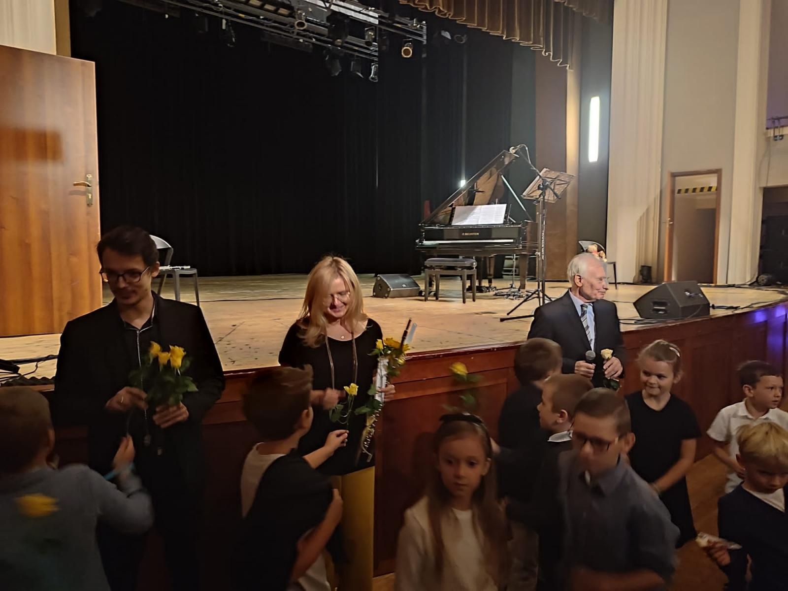 Zdjęcie w galerii na portalu naszraciborz.pl: Fletowa rodzina- pierwsze koncerty umuzykalniające w nowym roku szkolnym wiadomości z regionu