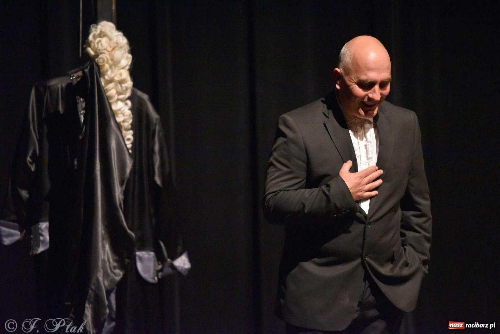 Zdjęcie w galerii na portalu naszraciborz.pl: GOULD, Bach i nadmarioneta na scenie RCK wiadomości z regionu