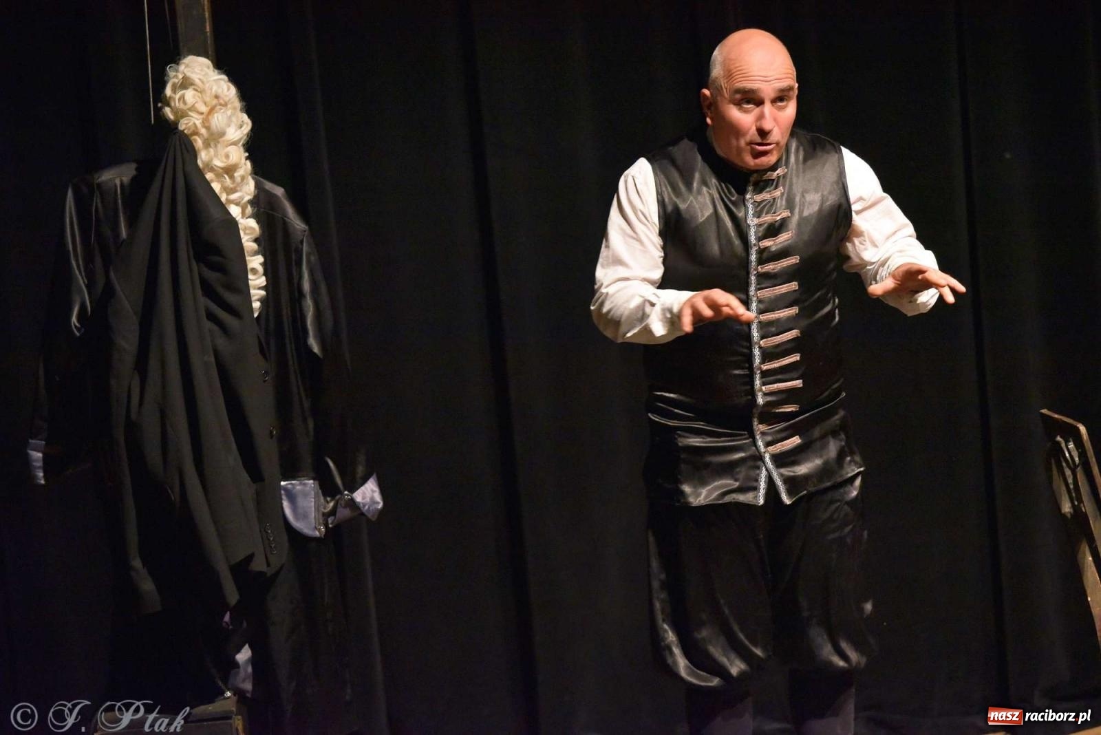 Zdjęcie w galerii na portalu naszraciborz.pl: GOULD, Bach i nadmarioneta na scenie RCK wiadomości z regionu