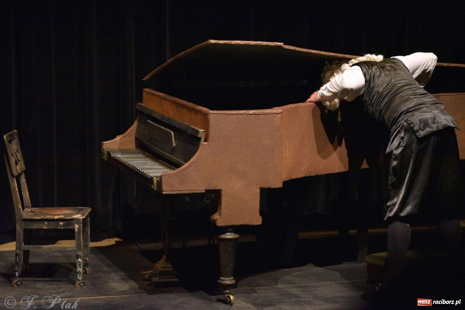 Zdjęcie w galerii na portalu naszraciborz.pl: GOULD, Bach i nadmarioneta na scenie RCK wiadomości z regionu