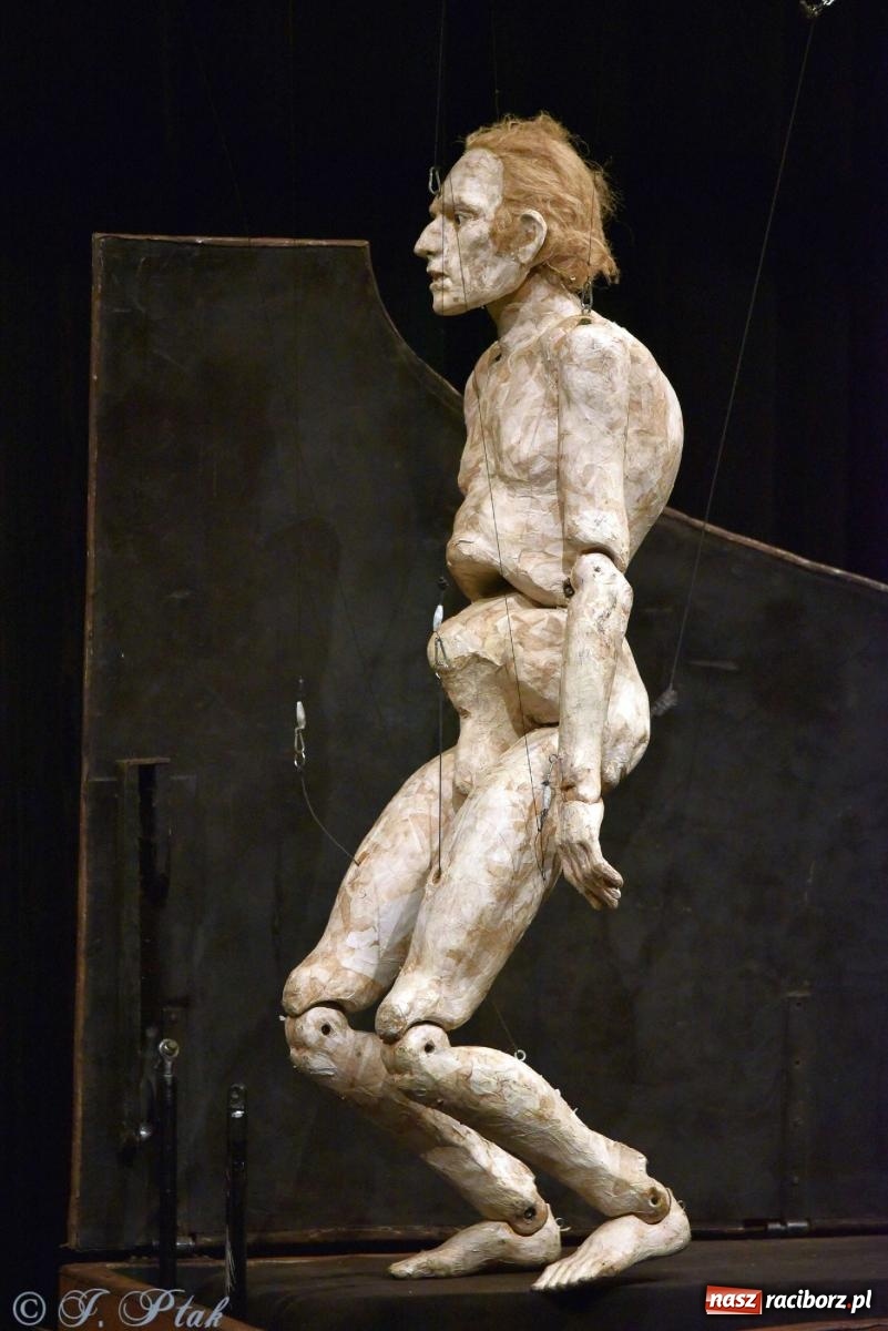 Zdjęcie w galerii na portalu naszraciborz.pl: GOULD, Bach i nadmarioneta na scenie RCK wiadomości z regionu