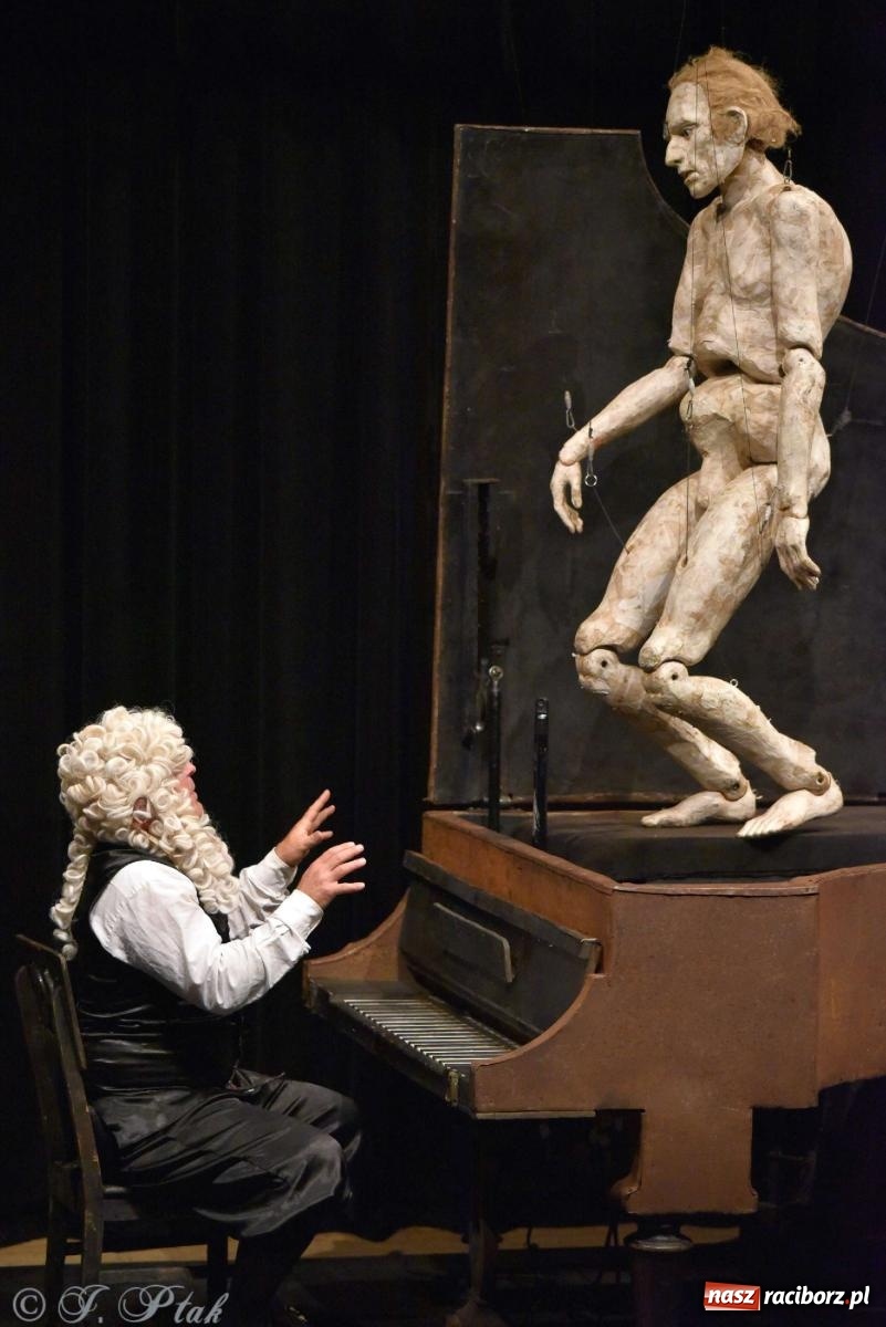 Zdjęcie w galerii na portalu naszraciborz.pl: GOULD, Bach i nadmarioneta na scenie RCK wiadomości z regionu