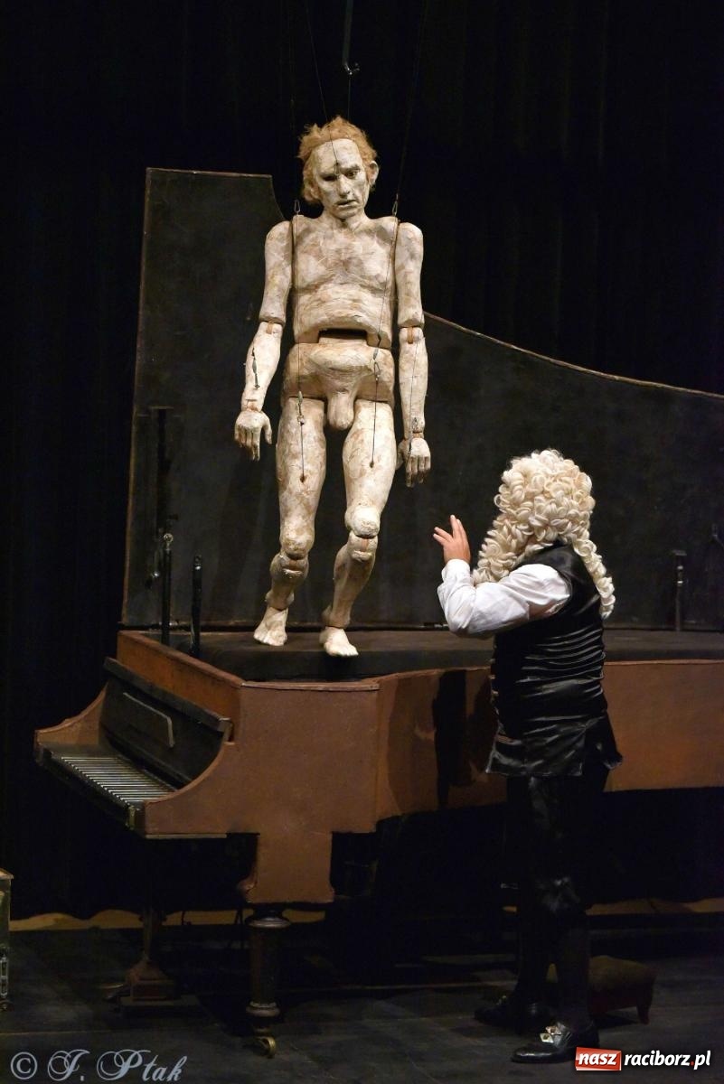 Zdjęcie w galerii na portalu naszraciborz.pl: GOULD, Bach i nadmarioneta na scenie RCK wiadomości z regionu