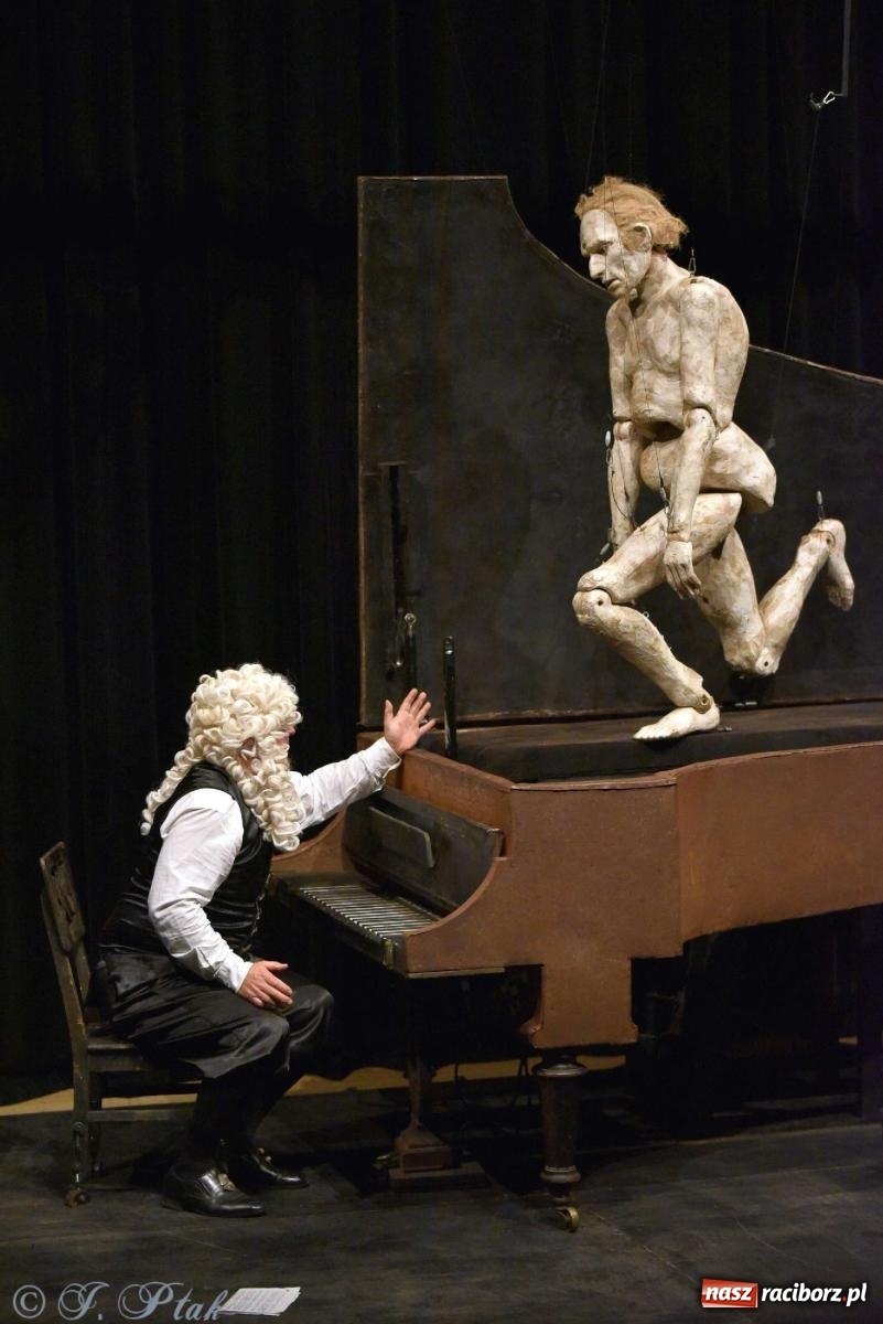 Zdjęcie w galerii na portalu naszraciborz.pl: GOULD, Bach i nadmarioneta na scenie RCK wiadomości z regionu