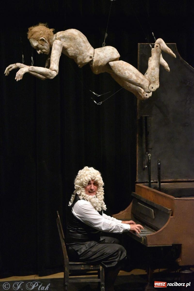 Zdjęcie w galerii na portalu naszraciborz.pl: GOULD, Bach i nadmarioneta na scenie RCK wiadomości z regionu