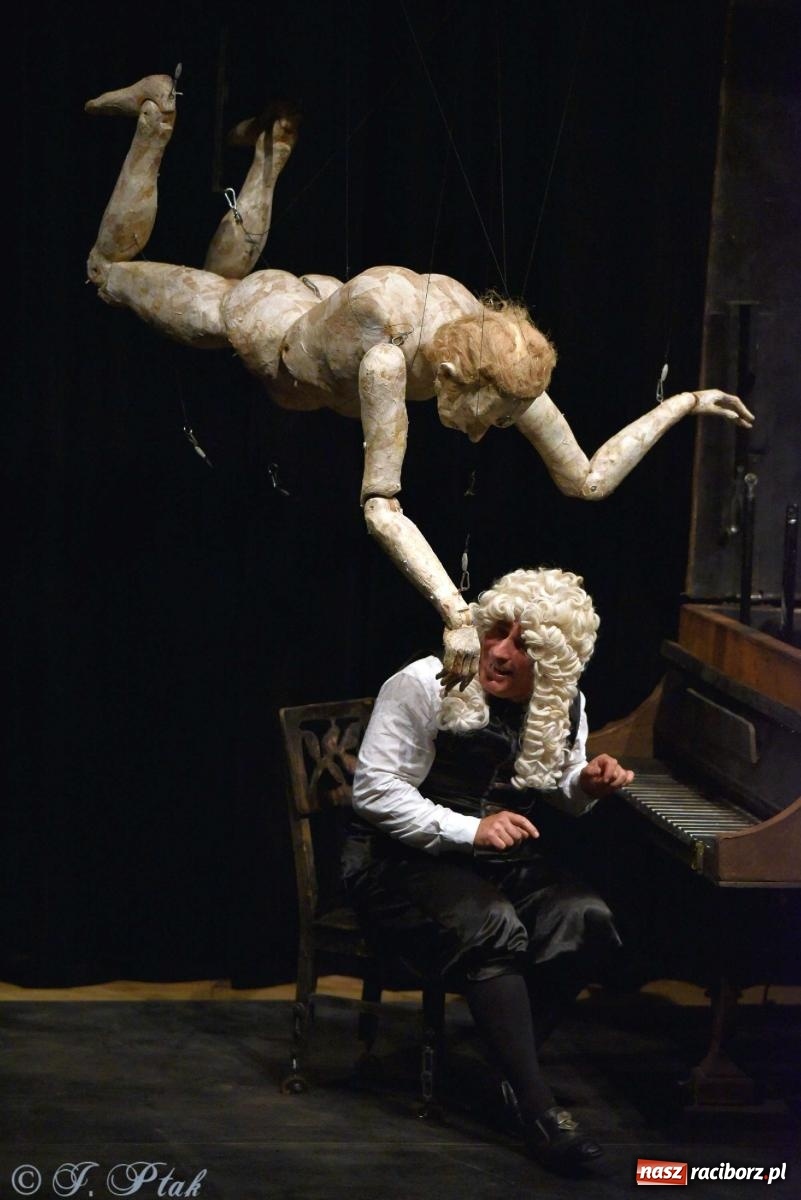 Zdjęcie w galerii na portalu naszraciborz.pl: GOULD, Bach i nadmarioneta na scenie RCK wiadomości z regionu