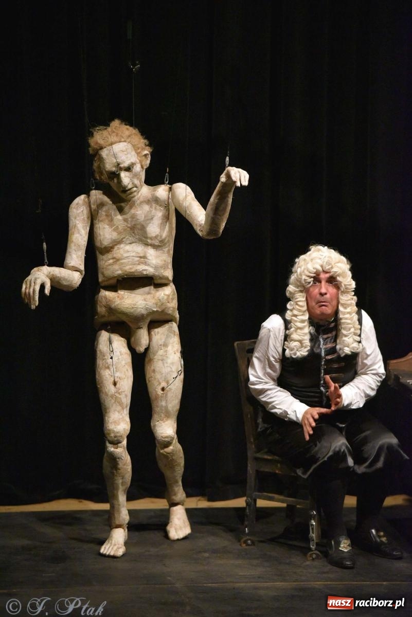 Zdjęcie w galerii na portalu naszraciborz.pl: GOULD, Bach i nadmarioneta na scenie RCK wiadomości z regionu