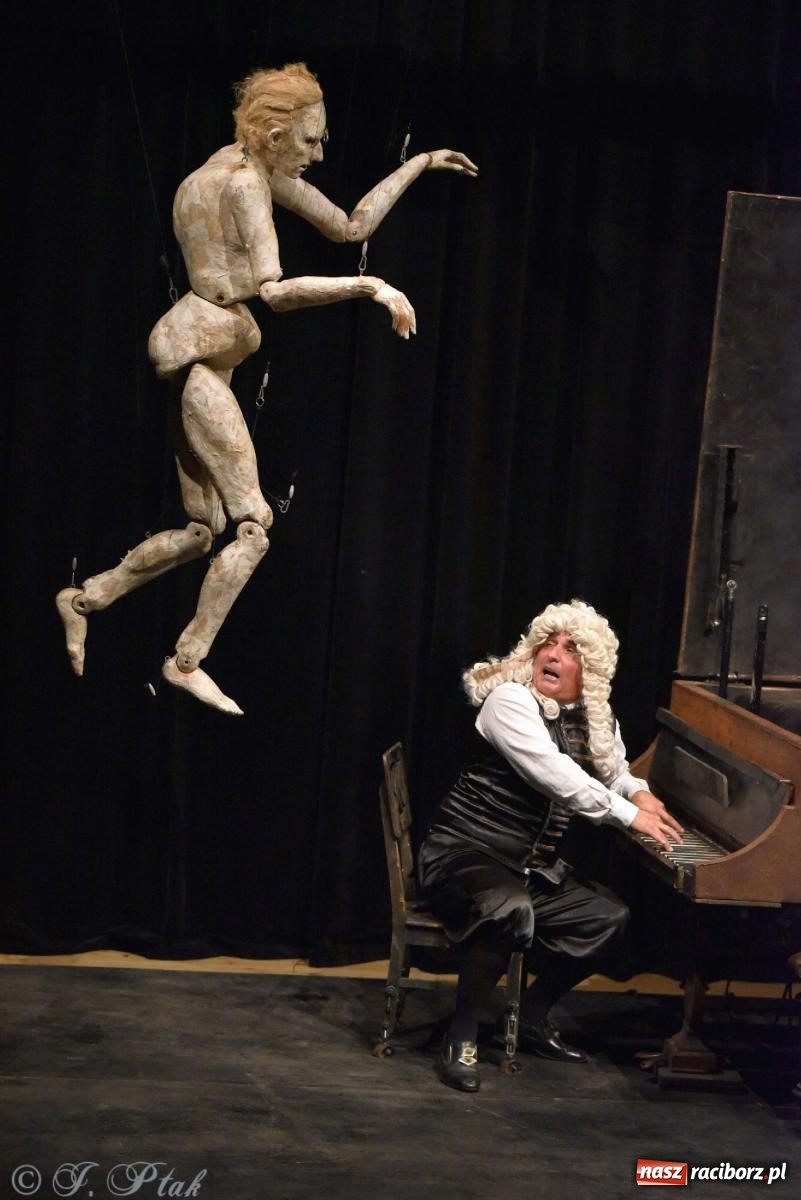 Zdjęcie w galerii na portalu naszraciborz.pl: GOULD, Bach i nadmarioneta na scenie RCK wiadomości z regionu