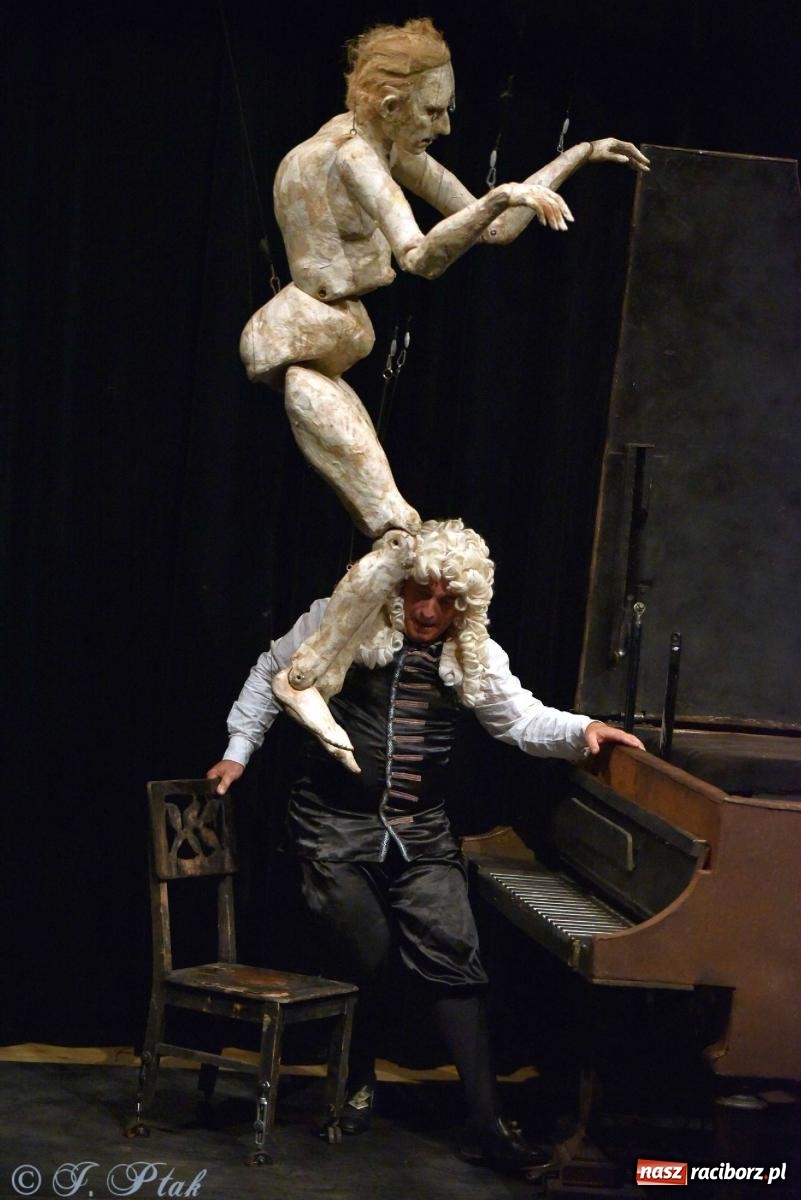 Zdjęcie w galerii na portalu naszraciborz.pl: GOULD, Bach i nadmarioneta na scenie RCK wiadomości z regionu