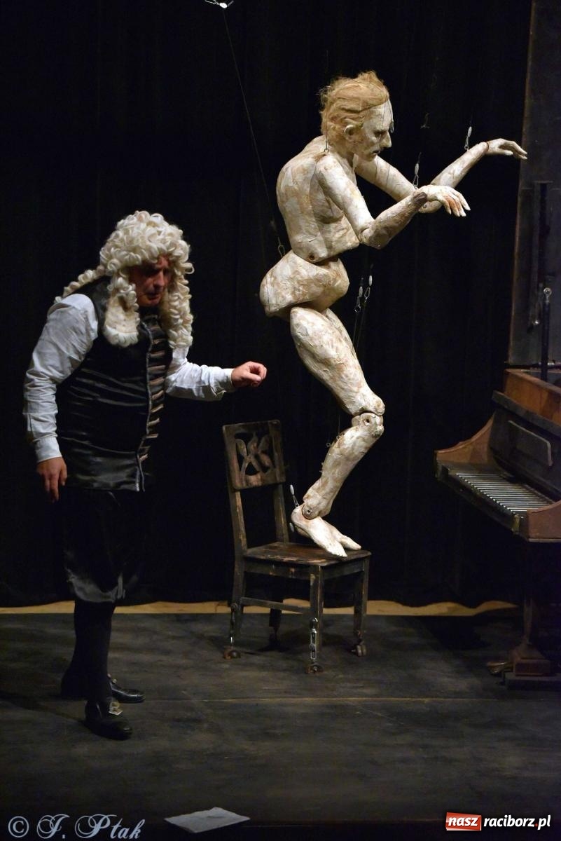 Zdjęcie w galerii na portalu naszraciborz.pl: GOULD, Bach i nadmarioneta na scenie RCK wiadomości z regionu