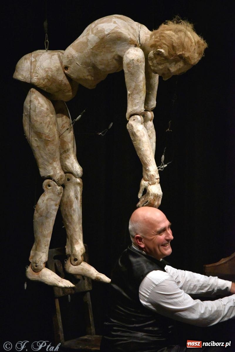 Zdjęcie w galerii na portalu naszraciborz.pl: GOULD, Bach i nadmarioneta na scenie RCK wiadomości z regionu