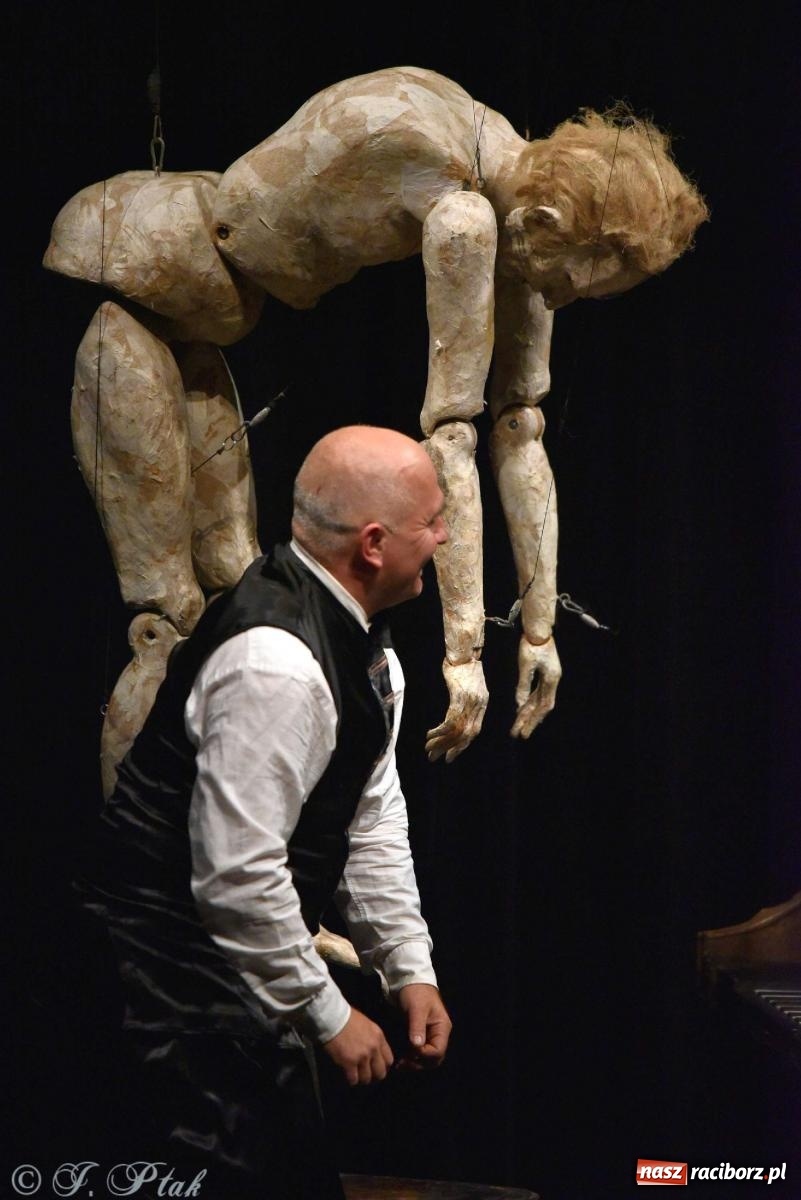 Zdjęcie w galerii na portalu naszraciborz.pl: GOULD, Bach i nadmarioneta na scenie RCK wiadomości z regionu