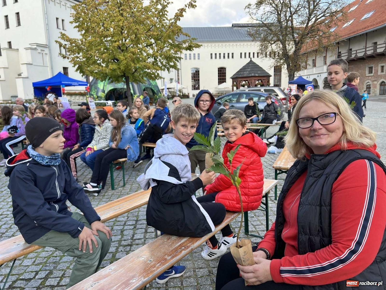 Zdjęcie w galerii na portalu naszraciborz.pl: Bezpieczne grzybobranie na zamku wiadomości z regionu