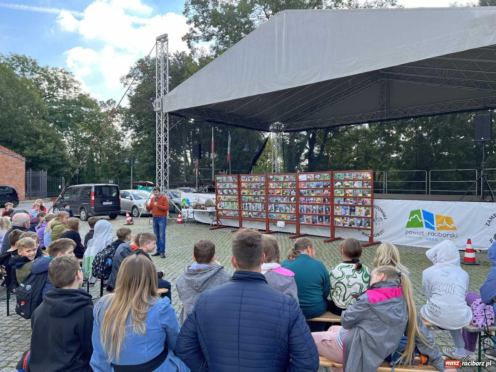 Zdjęcie w galerii na portalu naszraciborz.pl: Bezpieczne grzybobranie na zamku wiadomości z regionu