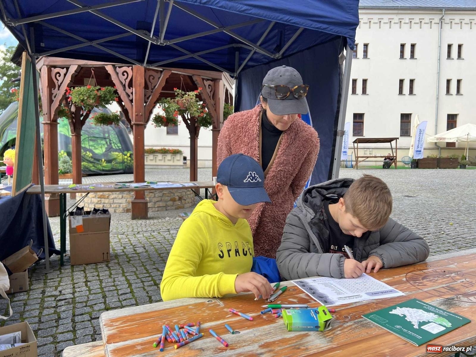 Zdjęcie w galerii na portalu naszraciborz.pl: Bezpieczne grzybobranie na zamku wiadomości z regionu