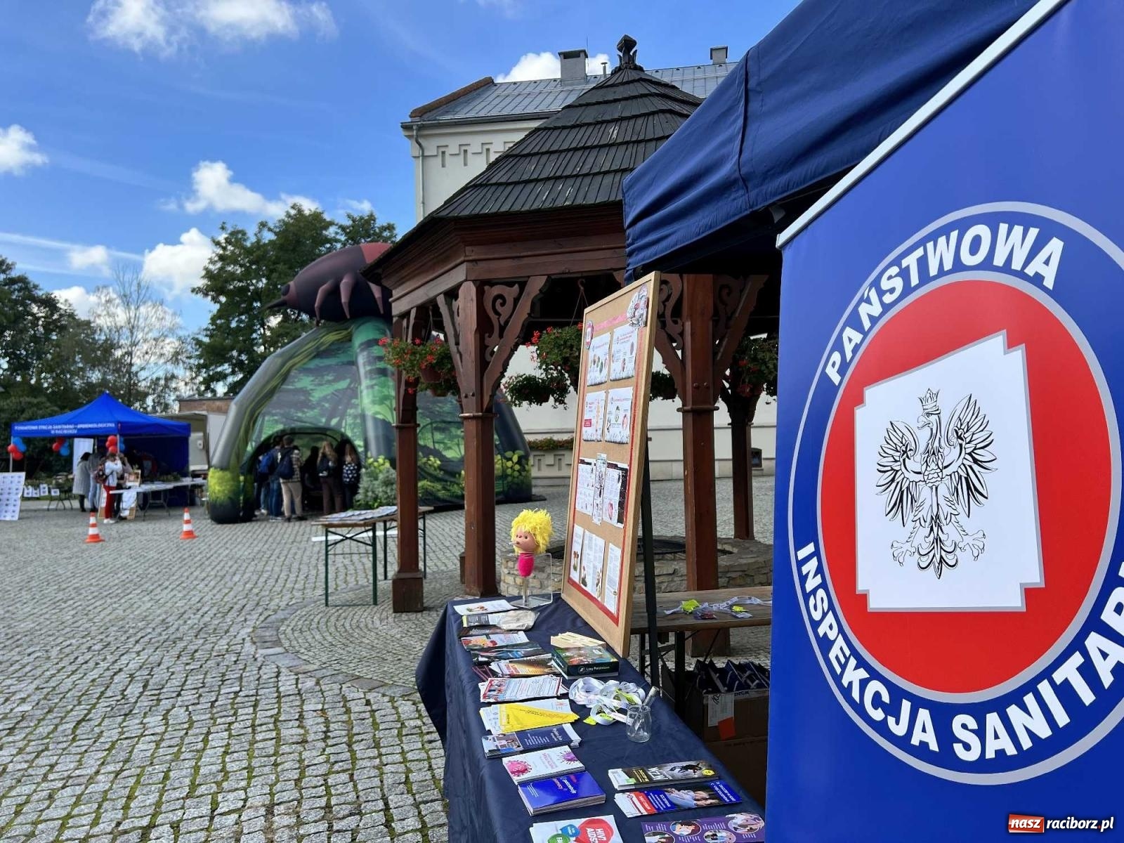 Zdjęcie w galerii na portalu naszraciborz.pl: Bezpieczne grzybobranie na zamku wiadomości z regionu