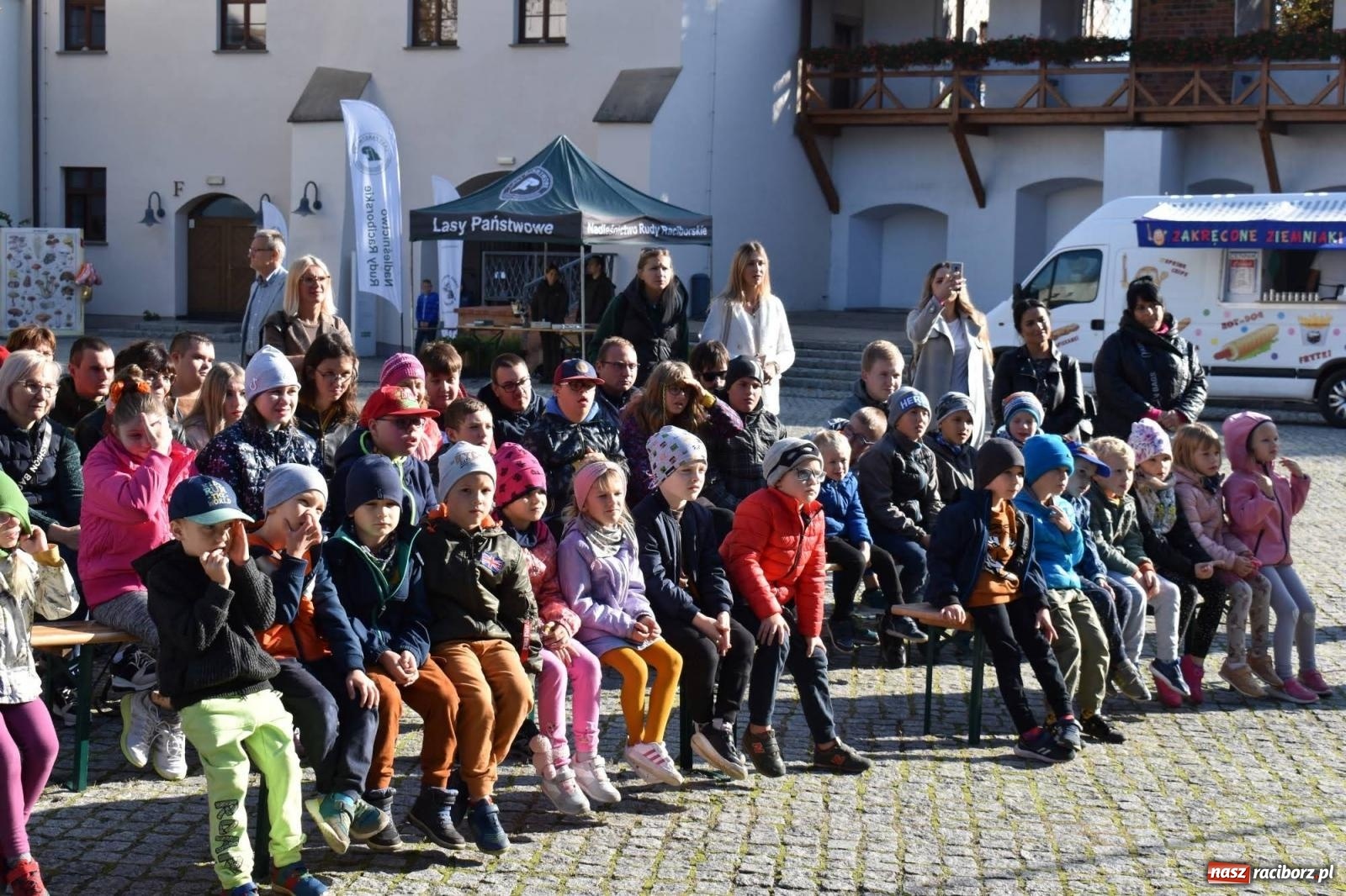 Zdjęcie w galerii na portalu naszraciborz.pl: Bezpieczne grzybobranie na zamku wiadomości z regionu