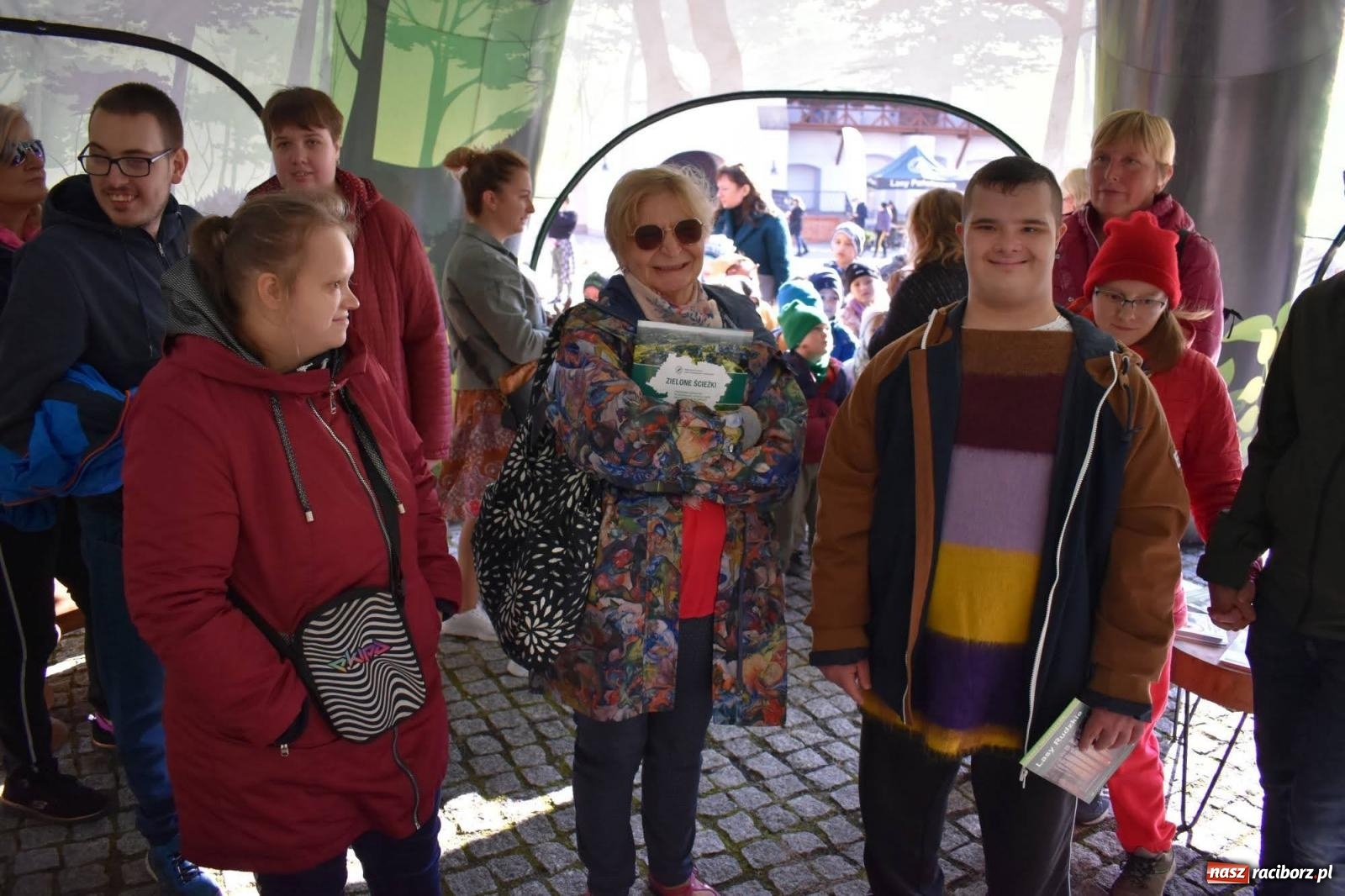 Zdjęcie w galerii na portalu naszraciborz.pl: Bezpieczne grzybobranie na zamku wiadomości z regionu