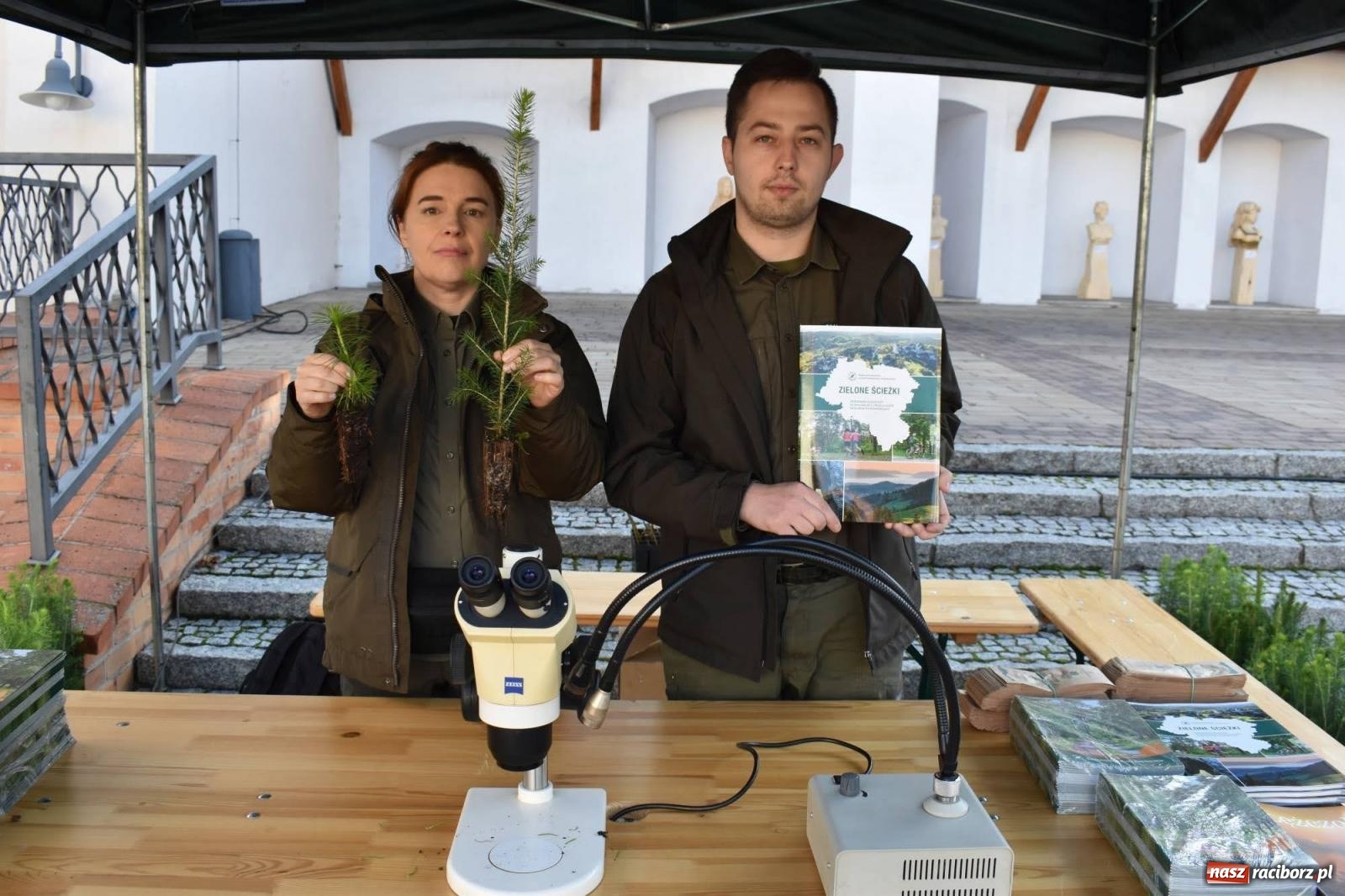 Zdjęcie w galerii na portalu naszraciborz.pl: Bezpieczne grzybobranie na zamku wiadomości z regionu