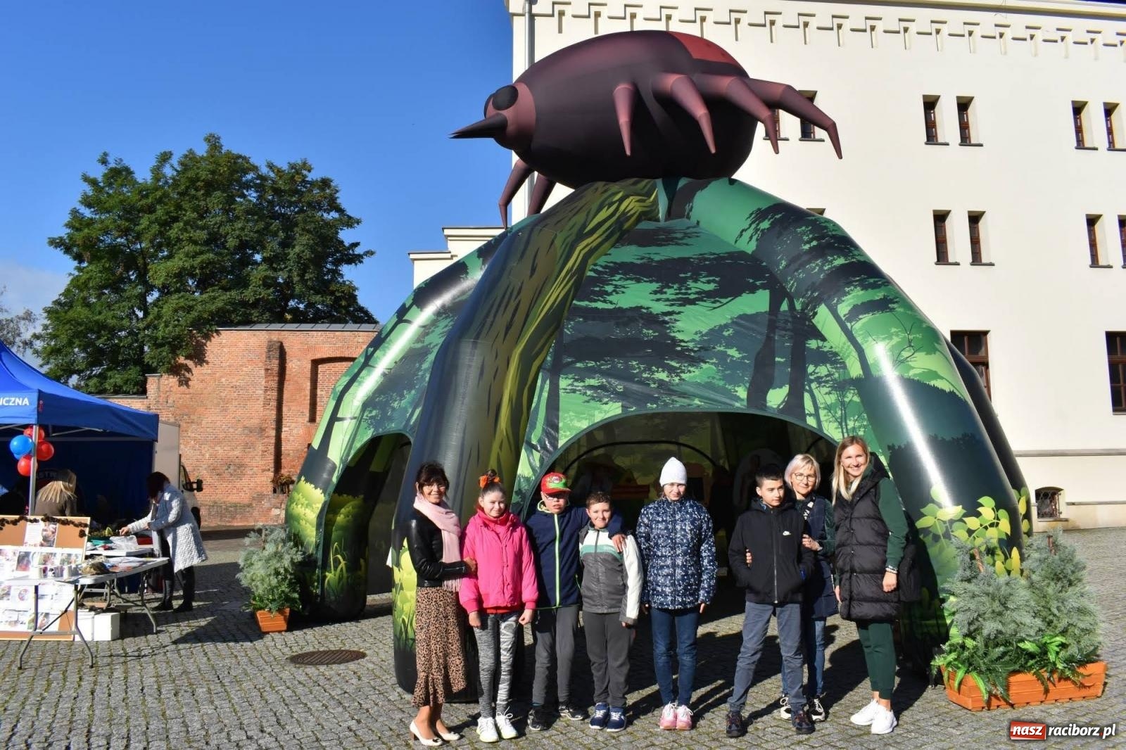 Zdjęcie w galerii na portalu naszraciborz.pl: Bezpieczne grzybobranie na zamku wiadomości z regionu