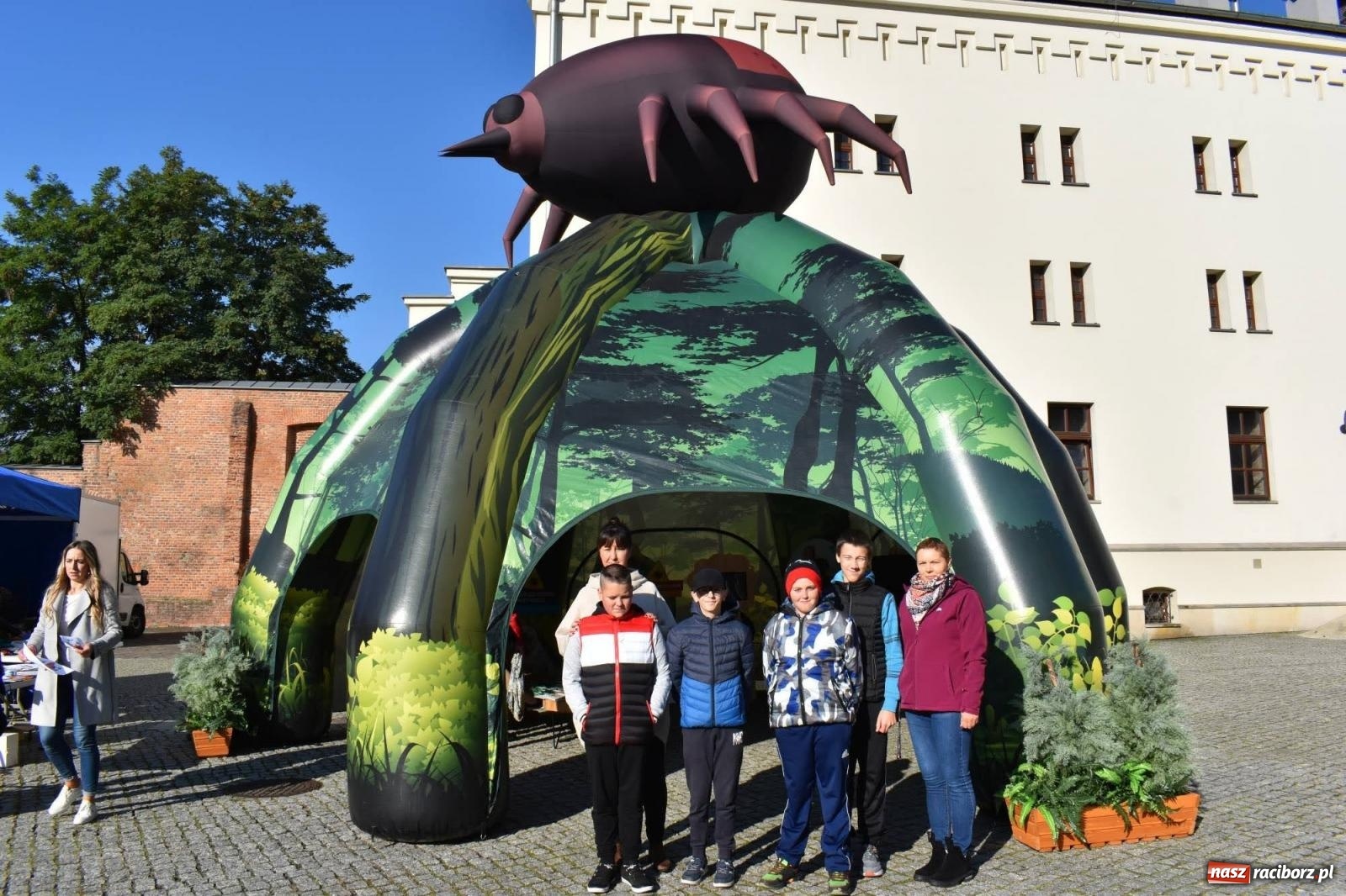 Zdjęcie w galerii na portalu naszraciborz.pl: Bezpieczne grzybobranie na zamku wiadomości z regionu