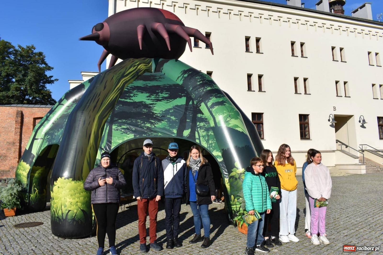 Zdjęcie w galerii na portalu naszraciborz.pl: Bezpieczne grzybobranie na zamku wiadomości z regionu