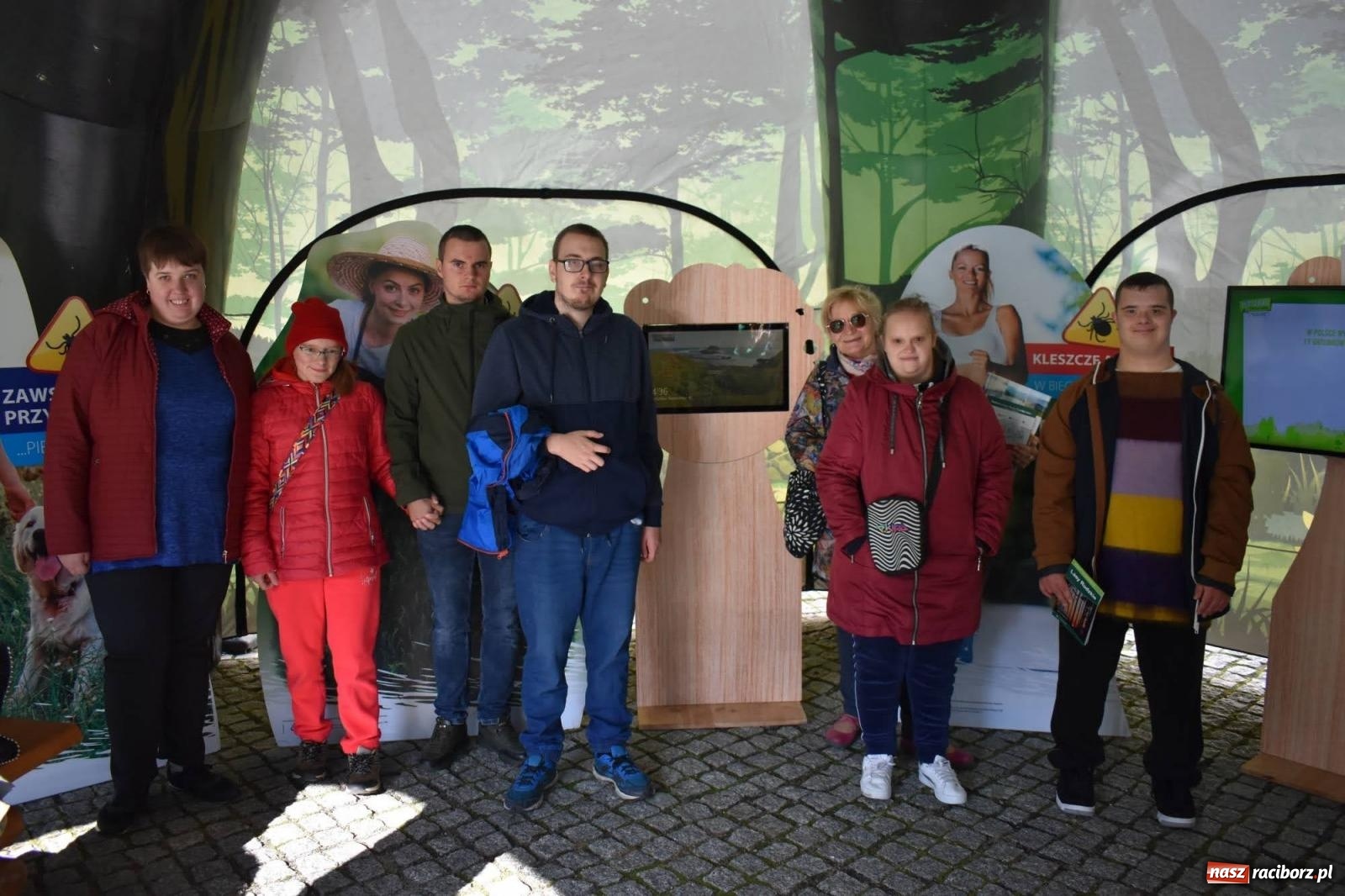 Zdjęcie w galerii na portalu naszraciborz.pl: Bezpieczne grzybobranie na zamku wiadomości z regionu