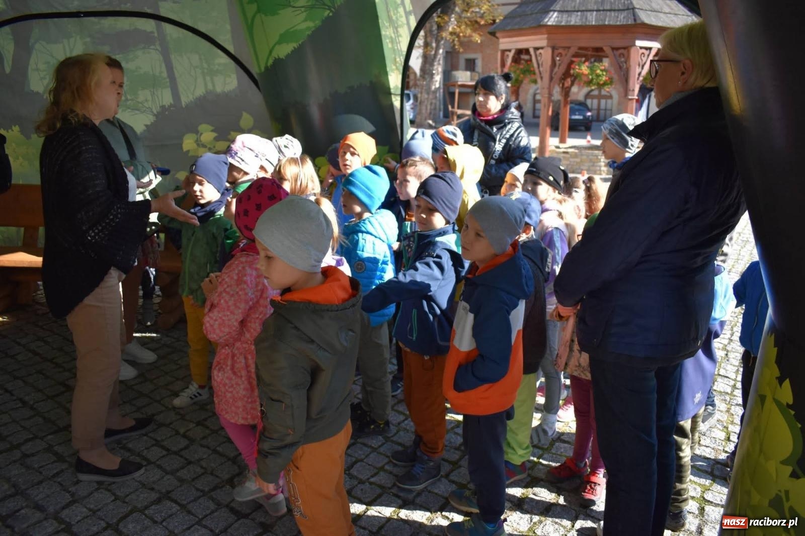 Zdjęcie w galerii na portalu naszraciborz.pl: Bezpieczne grzybobranie na zamku wiadomości z regionu