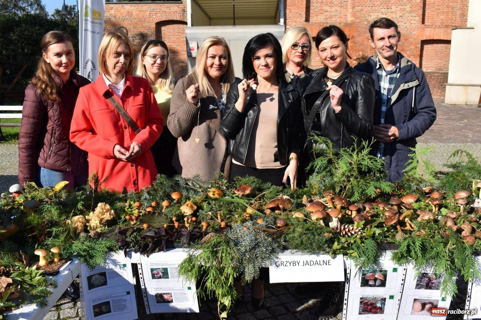 Zdjęcie w galerii na portalu naszraciborz.pl: Bezpieczne grzybobranie na zamku wiadomości z regionu