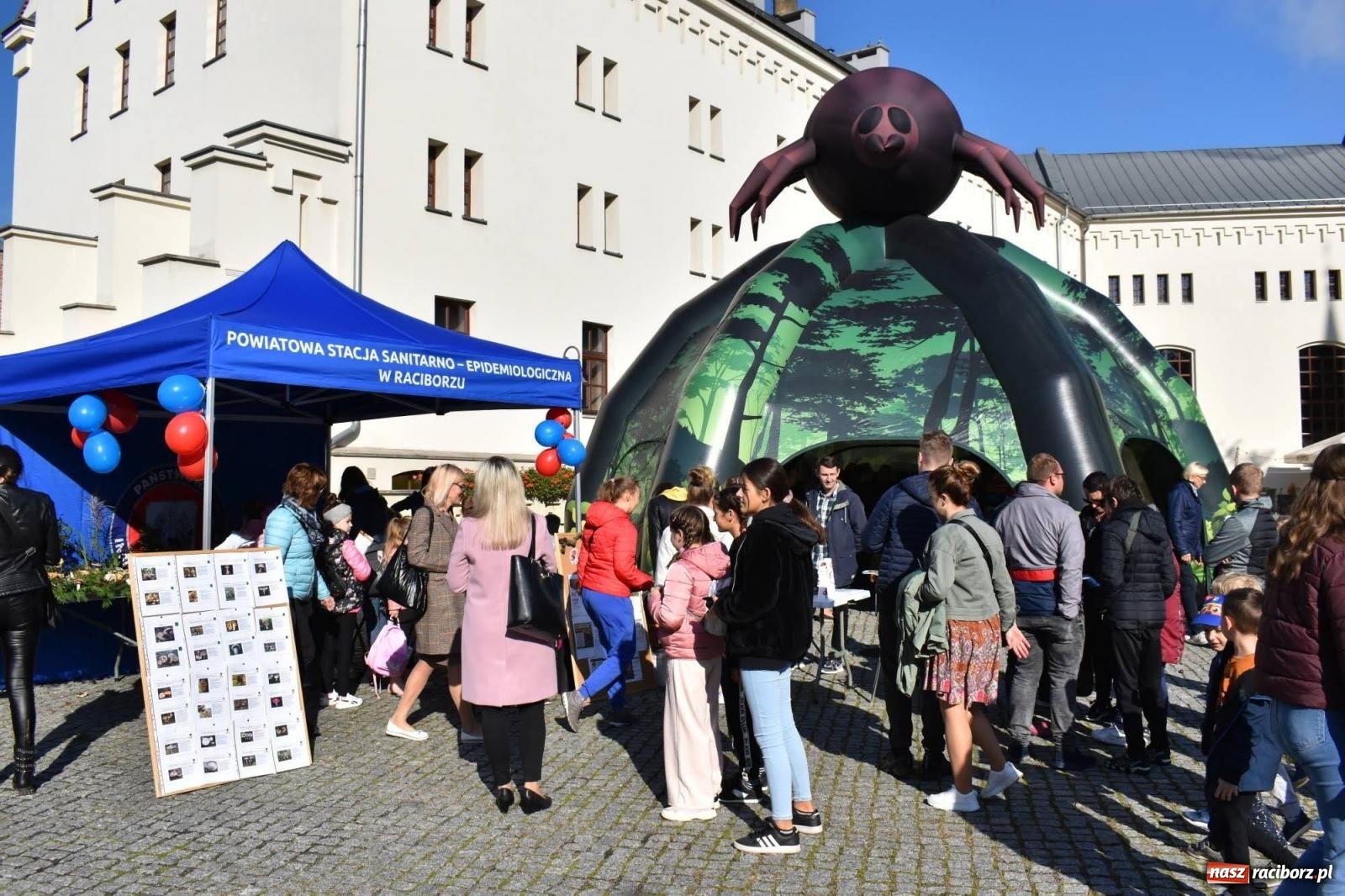 Zdjęcie w galerii na portalu naszraciborz.pl: Bezpieczne grzybobranie na zamku wiadomości z regionu