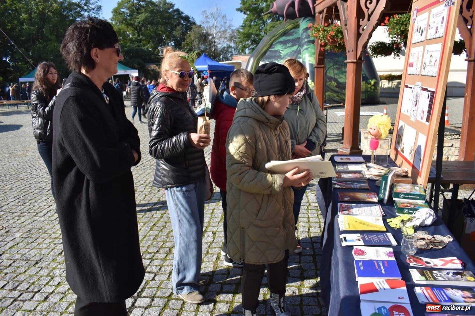 Zdjęcie w galerii na portalu naszraciborz.pl: Bezpieczne grzybobranie na zamku wiadomości z regionu