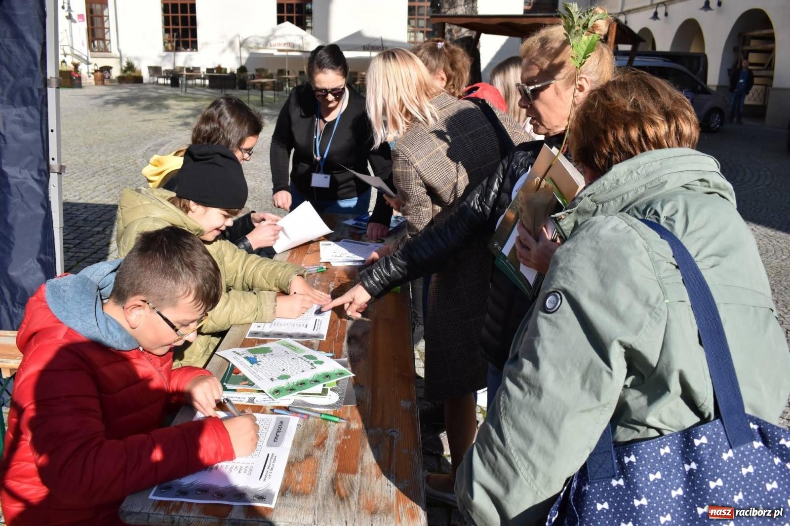 Zdjęcie w galerii na portalu naszraciborz.pl: Bezpieczne grzybobranie na zamku wiadomości z regionu