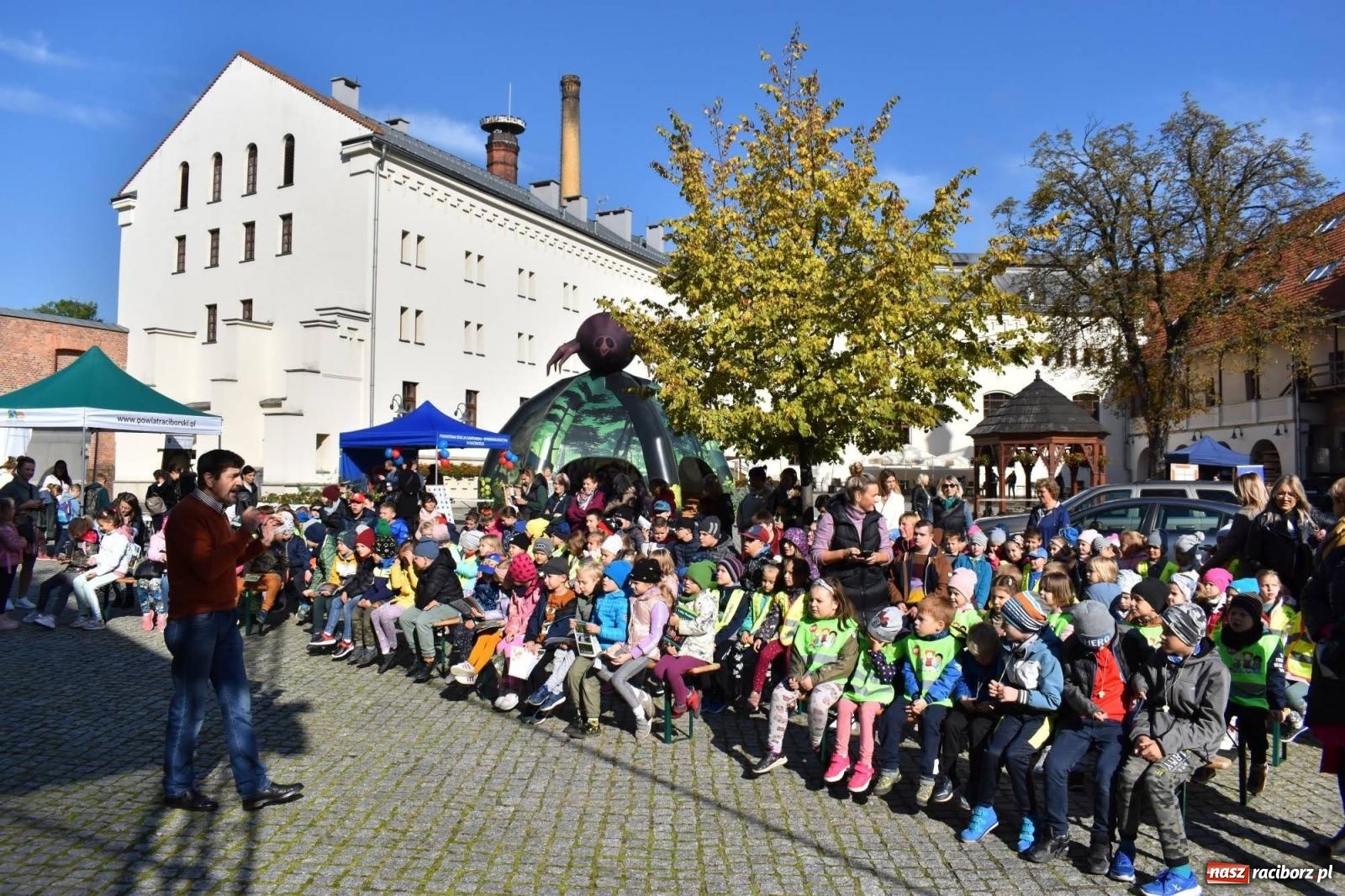 Zdjęcie w galerii na portalu naszraciborz.pl: Bezpieczne grzybobranie na zamku wiadomości z regionu