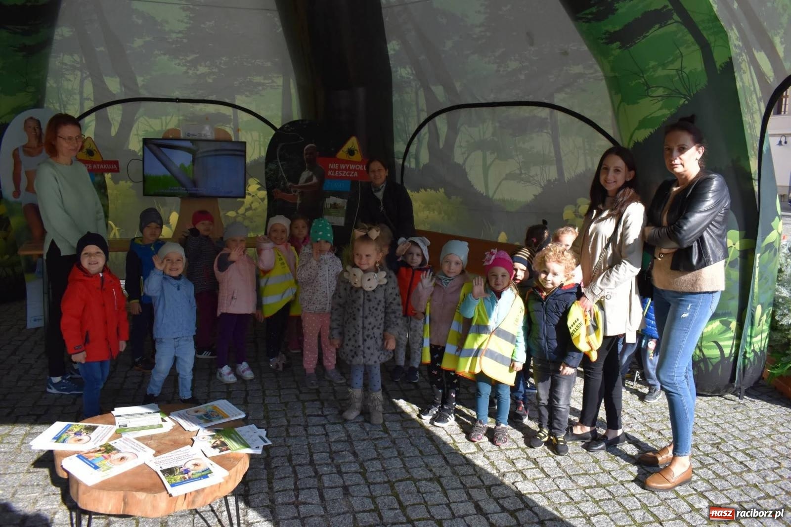 Zdjęcie w galerii na portalu naszraciborz.pl: Bezpieczne grzybobranie na zamku wiadomości z regionu