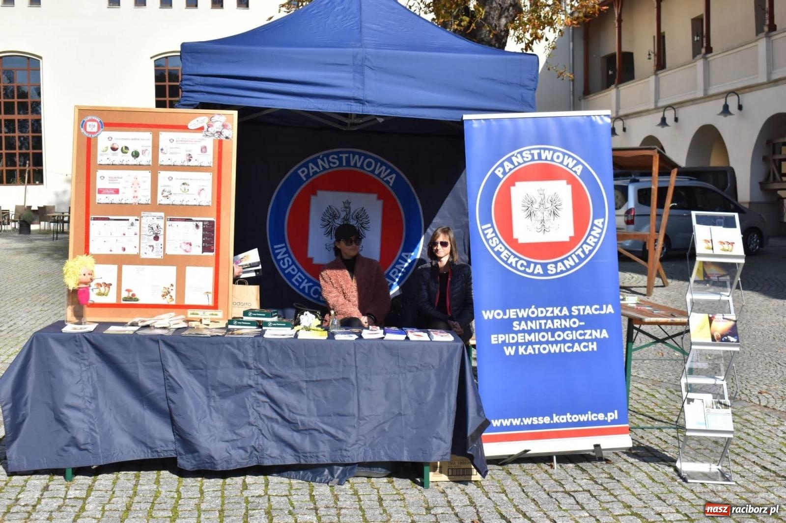 Zdjęcie w galerii na portalu naszraciborz.pl: Bezpieczne grzybobranie na zamku wiadomości z regionu