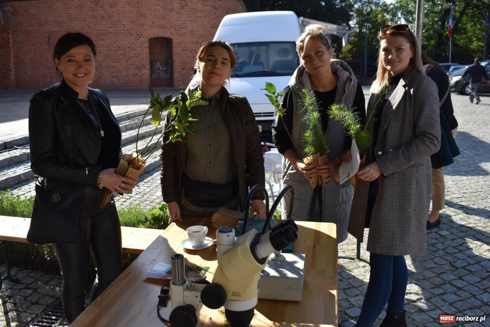 Zdjęcie w galerii na portalu naszraciborz.pl: Bezpieczne grzybobranie na zamku wiadomości z regionu
