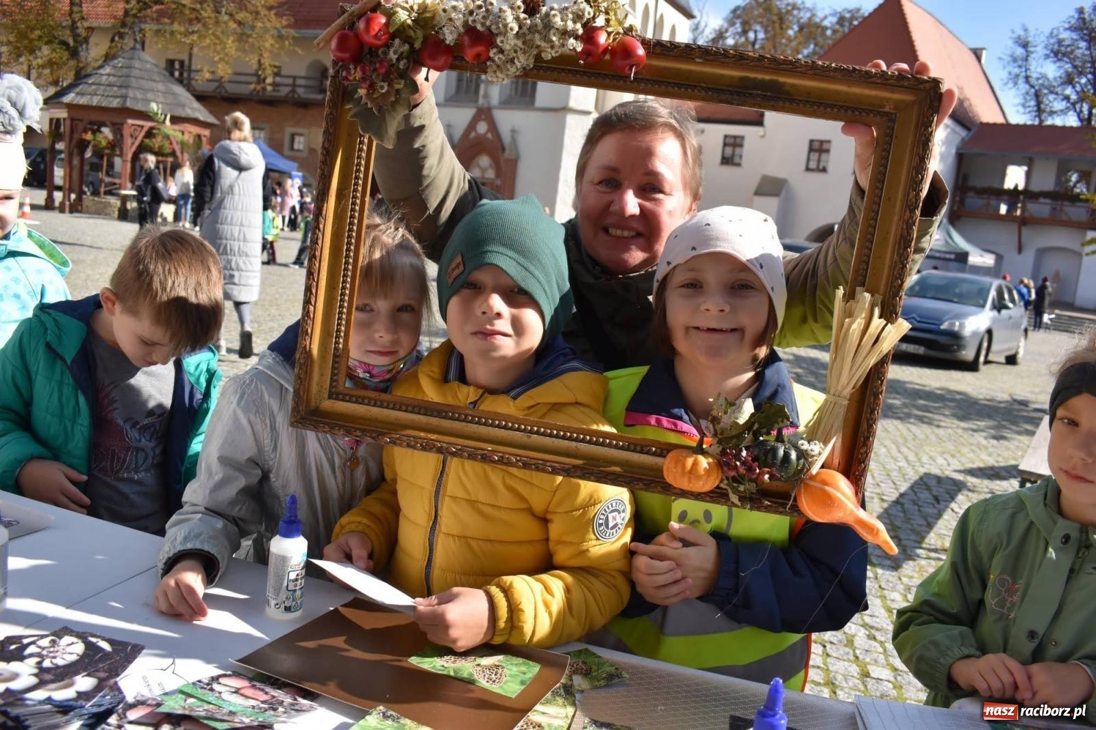 Zdjęcie w galerii na portalu naszraciborz.pl: Bezpieczne grzybobranie na zamku wiadomości z regionu