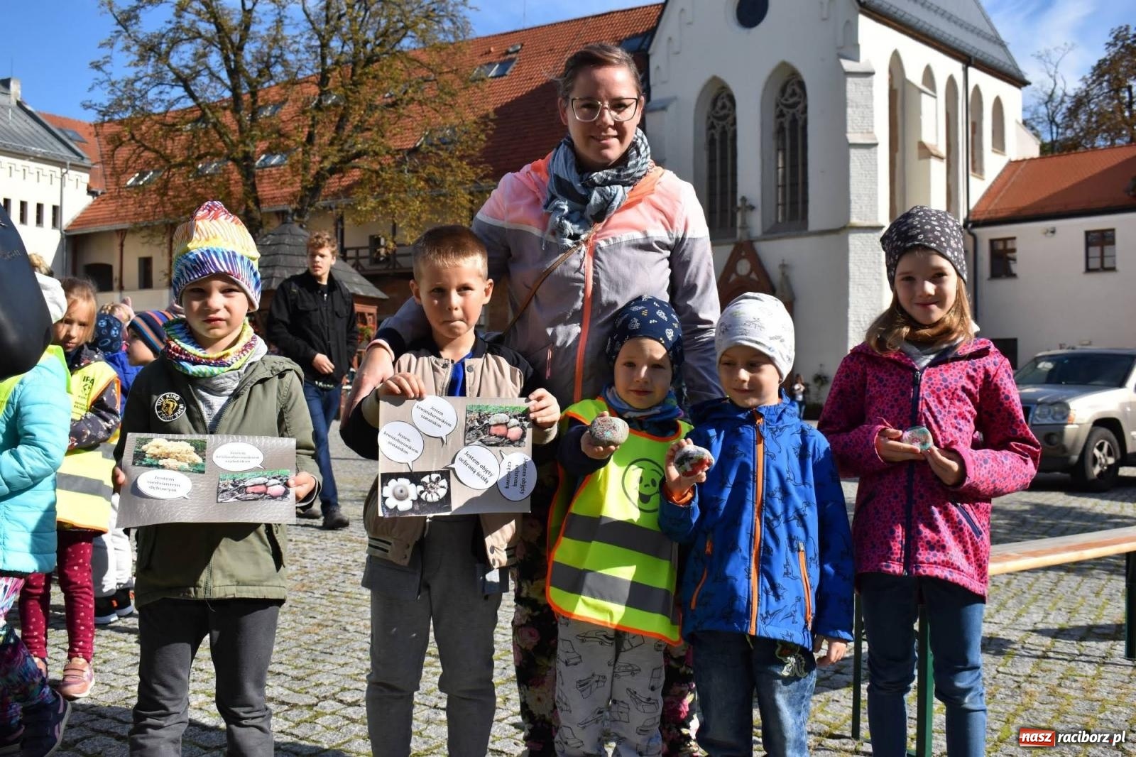 Zdjęcie w galerii na portalu naszraciborz.pl: Bezpieczne grzybobranie na zamku wiadomości z regionu