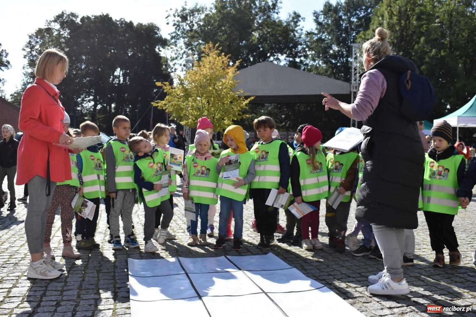 Zdjęcie w galerii na portalu naszraciborz.pl: Bezpieczne grzybobranie na zamku wiadomości z regionu