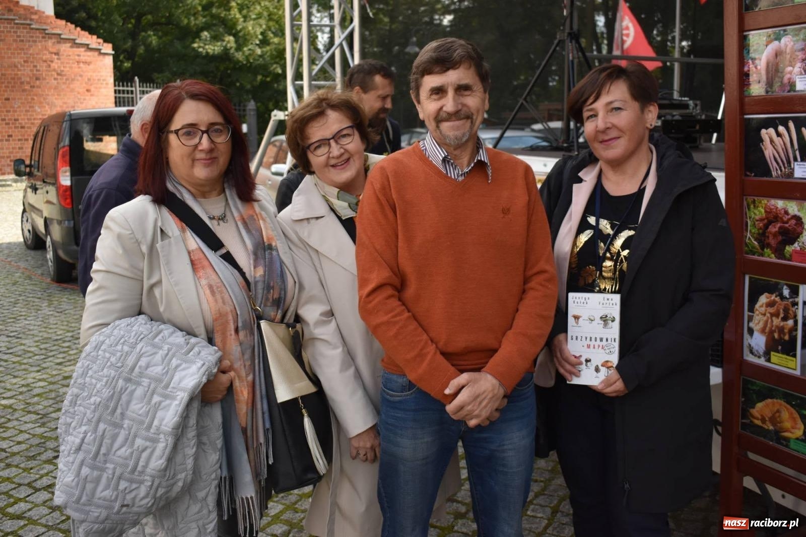 Zdjęcie w galerii na portalu naszraciborz.pl: Bezpieczne grzybobranie na zamku wiadomości z regionu