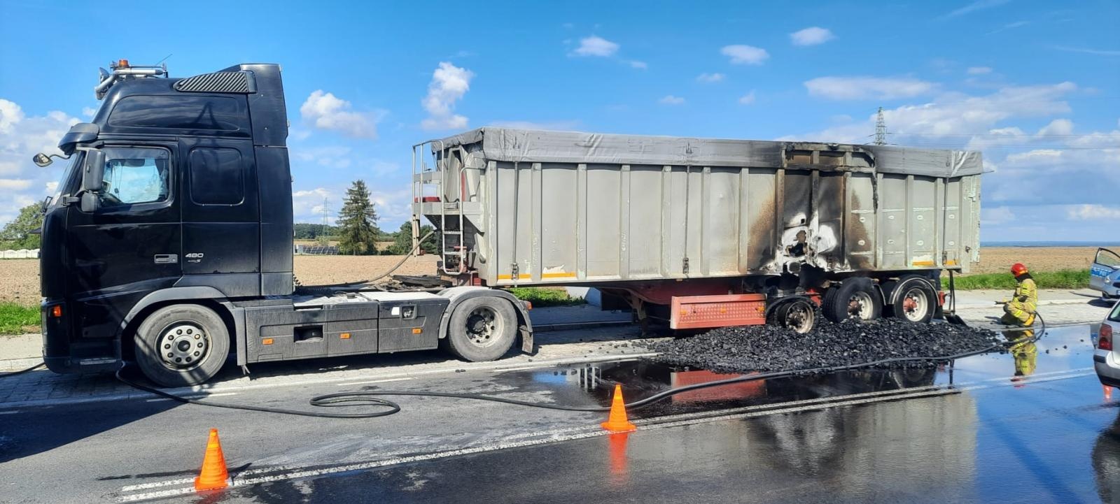Zdjęcie w galerii na portalu naszraciborz.pl: Pożar naczepy na trasie Racibórz-Żerdziny [FOTO] wiadomości z regionu