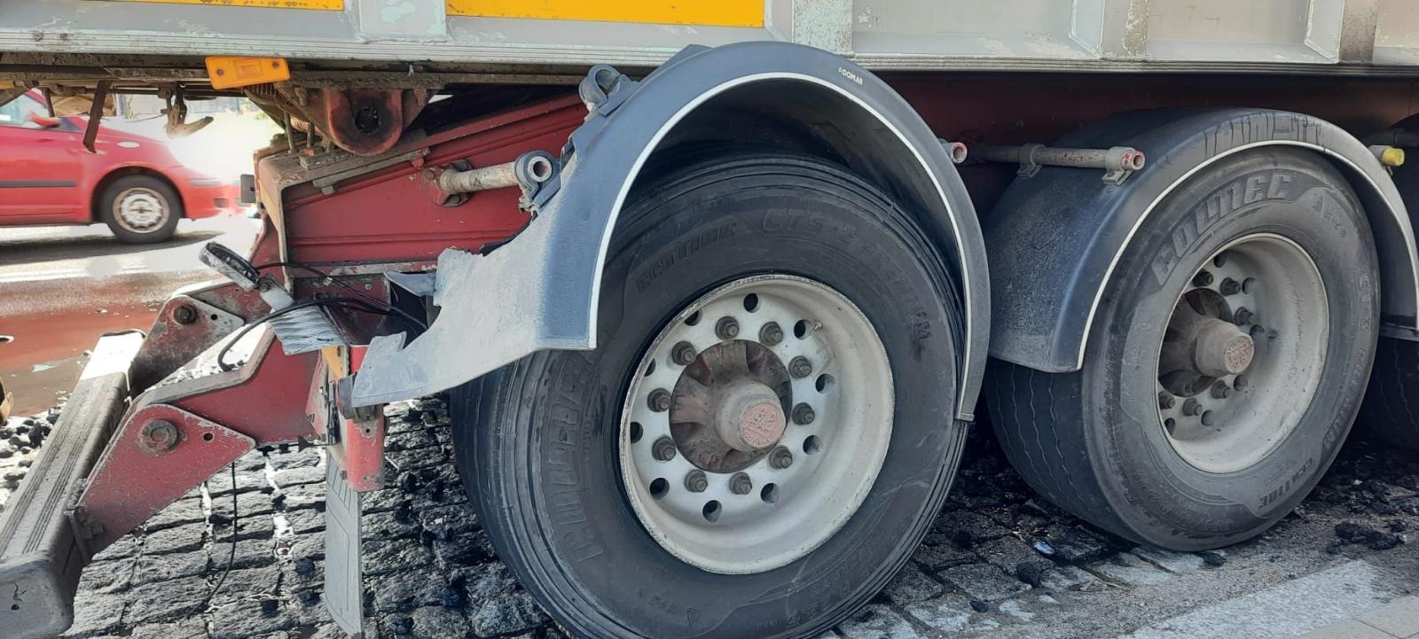 Zdjęcie w galerii na portalu naszraciborz.pl: Pożar naczepy na trasie Racibórz-Żerdziny [FOTO] wiadomości z regionu