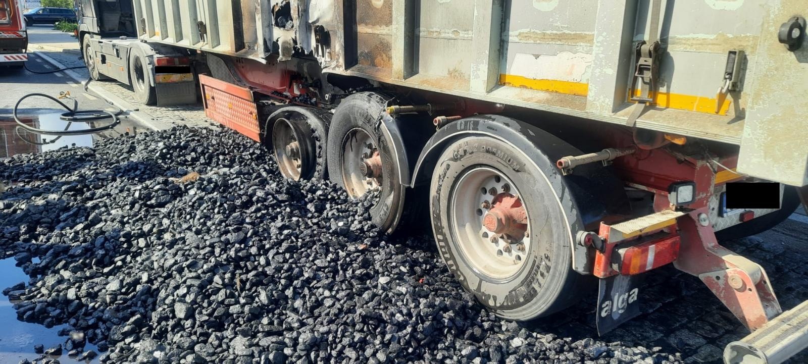 Zdjęcie w galerii na portalu naszraciborz.pl: Pożar naczepy na trasie Racibórz-Żerdziny [FOTO] wiadomości z regionu