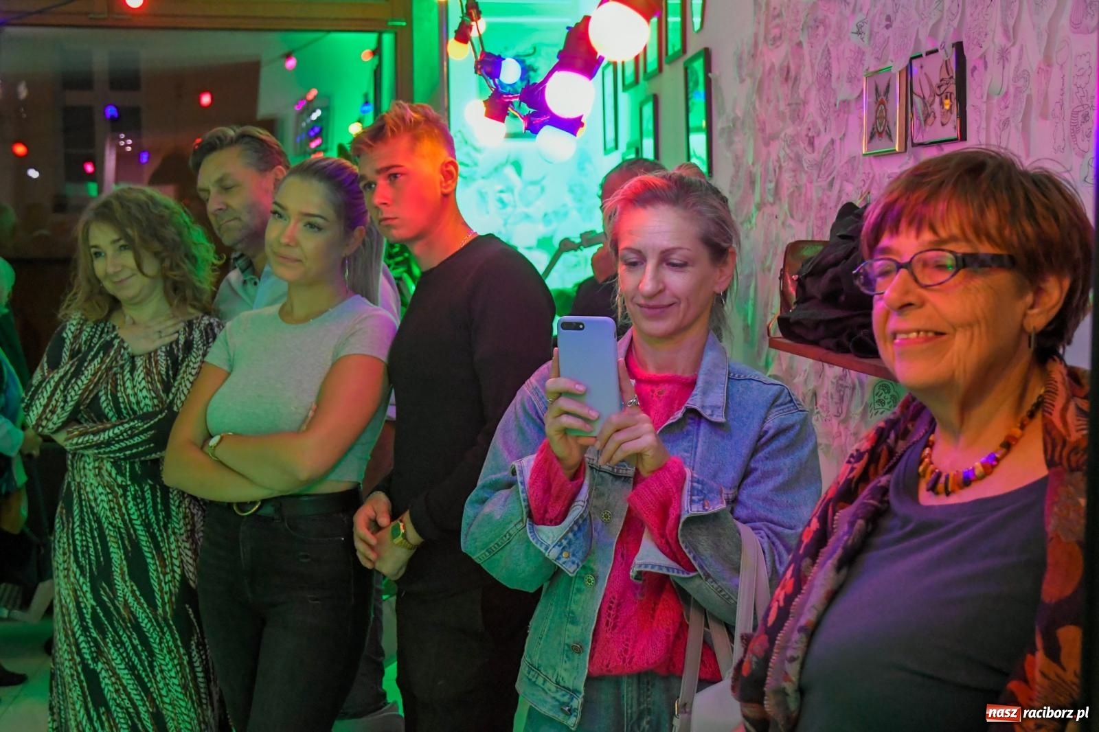 Zdjęcie w galerii na portalu naszraciborz.pl: Potańcówka Bałkańska w dawnej Tęczowej [FOTO i WIDEO] wiadomości z regionu