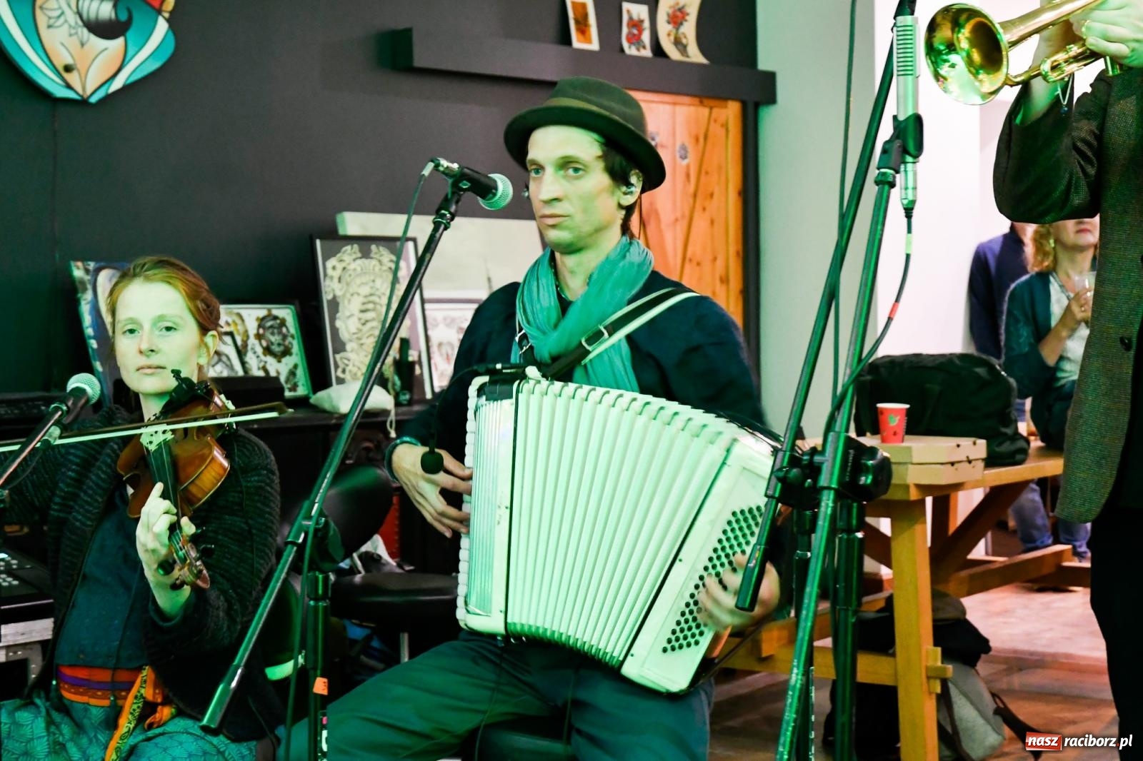 Zdjęcie w galerii na portalu naszraciborz.pl: Potańcówka Bałkańska w dawnej Tęczowej [FOTO i WIDEO] wiadomości z regionu