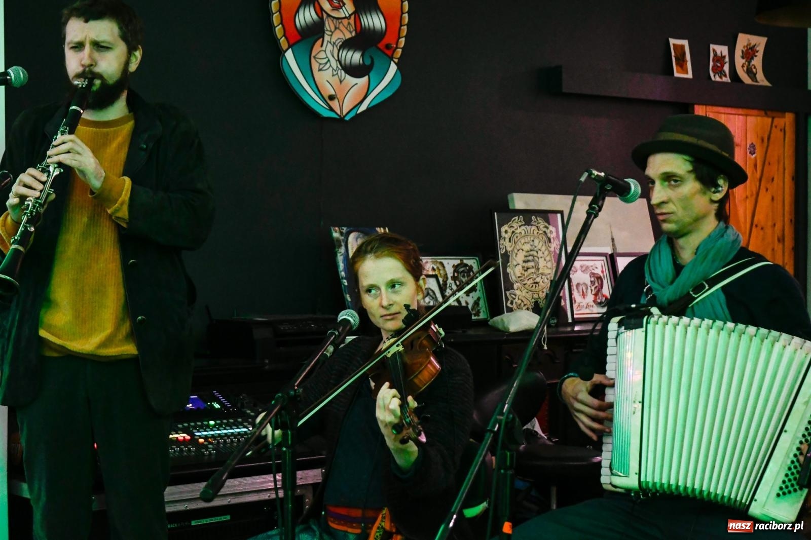 Zdjęcie w galerii na portalu naszraciborz.pl: Potańcówka Bałkańska w dawnej Tęczowej [FOTO i WIDEO] wiadomości z regionu