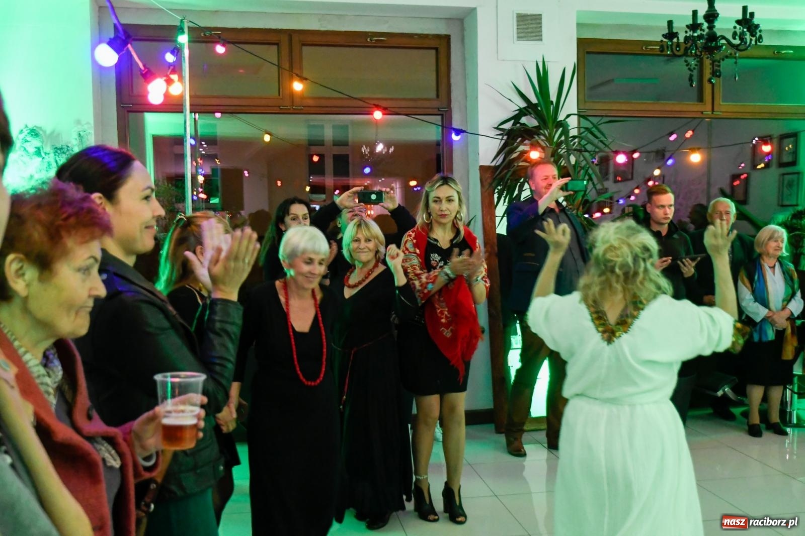 Zdjęcie w galerii na portalu naszraciborz.pl: Potańcówka Bałkańska w dawnej Tęczowej [FOTO i WIDEO] wiadomości z regionu