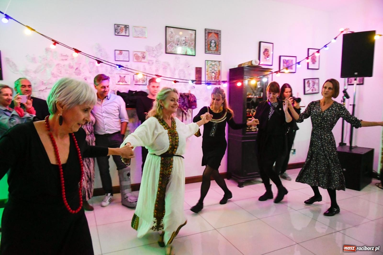 Zdjęcie w galerii na portalu naszraciborz.pl: Potańcówka Bałkańska w dawnej Tęczowej [FOTO i WIDEO] wiadomości z regionu