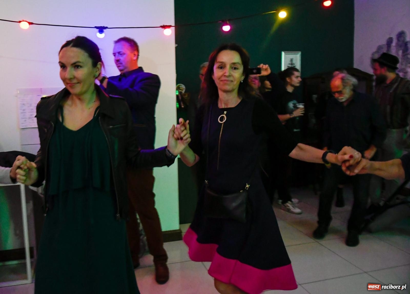 Zdjęcie w galerii na portalu naszraciborz.pl: Potańcówka Bałkańska w dawnej Tęczowej [FOTO i WIDEO] wiadomości z regionu