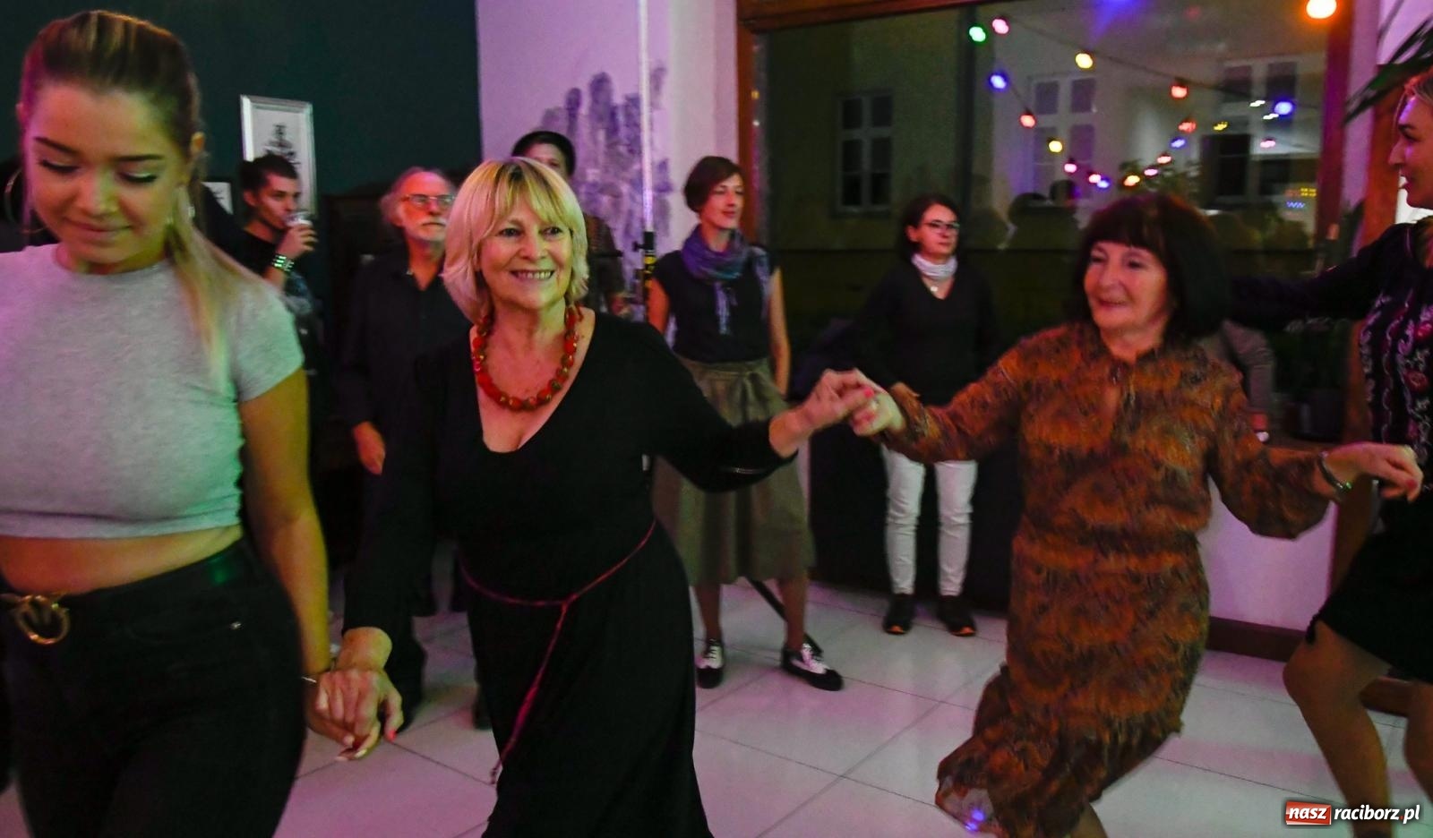 Zdjęcie w galerii na portalu naszraciborz.pl: Potańcówka Bałkańska w dawnej Tęczowej [FOTO i WIDEO] wiadomości z regionu